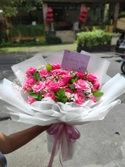 Pink Rose Bouquet Delivery in Bali, kadek took it
