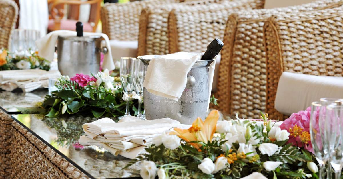 Dining Room: Flower Centrepieces